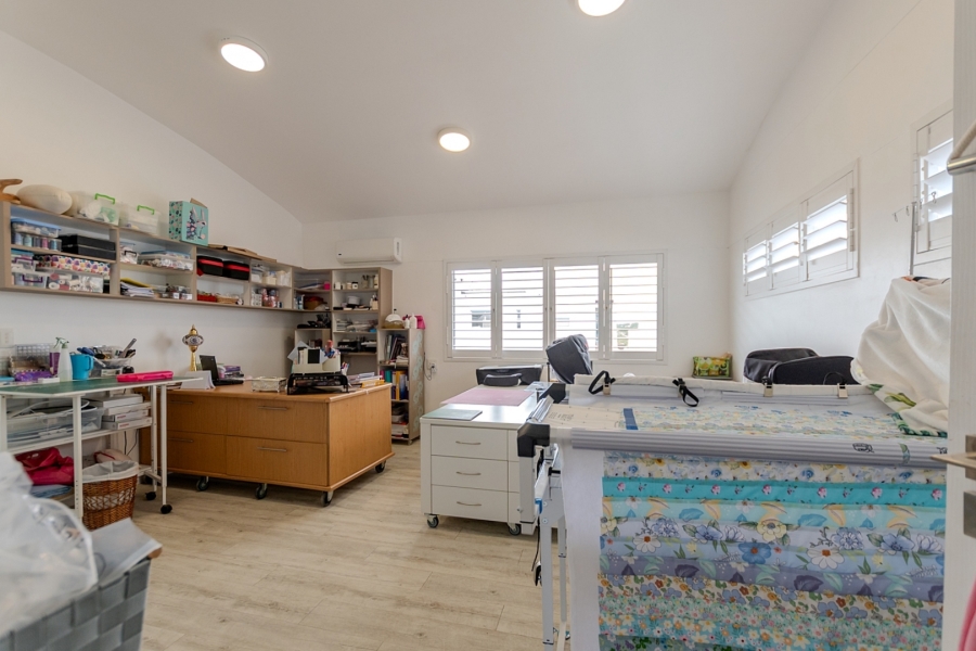 4 Bedroom Property for Sale in Paradise Beach Western Cape